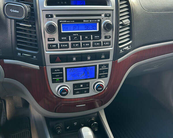 Серый Хендай Санта Фе, объемом двигателя 0 л и пробегом 300 тыс. км за 5500 $, фото 4 на Automoto.ua