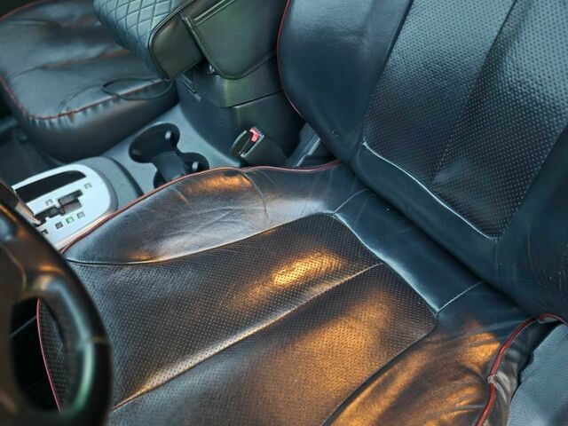 Серый Хендай Санта Фе, объемом двигателя 2.2 л и пробегом 237 тыс. км за 8500 $, фото 7 на Automoto.ua