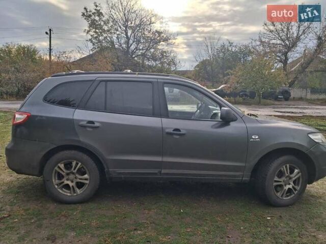 Серый Хендай Санта Фе, объемом двигателя 2.2 л и пробегом 297 тыс. км за 5000 $, фото 6 на Automoto.ua