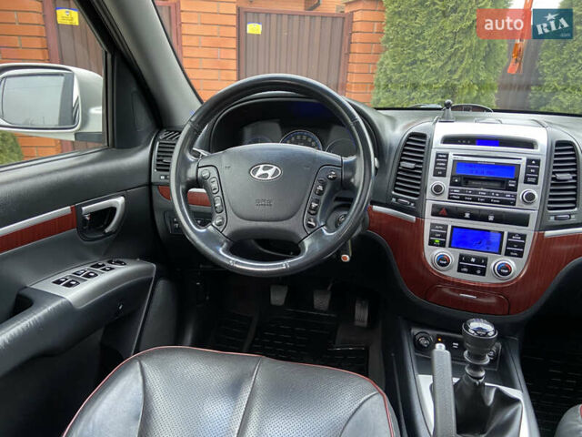 Сірий Хендай Санта Фе, об'ємом двигуна 2.19 л та пробігом 189 тис. км за 7950 $, фото 59 на Automoto.ua