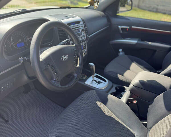 Серый Хендай Санта Фе, объемом двигателя 2.19 л и пробегом 230 тыс. км за 8600 $, фото 5 на Automoto.ua