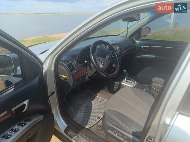 Серый Хендай Санта Фе, объемом двигателя 2.19 л и пробегом 194 тыс. км за 8500 $, фото 8 на Automoto.ua