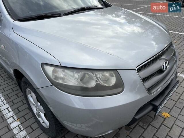 Серый Хендай Санта Фе, объемом двигателя 2.19 л и пробегом 276 тыс. км за 8550 $, фото 11 на Automoto.ua