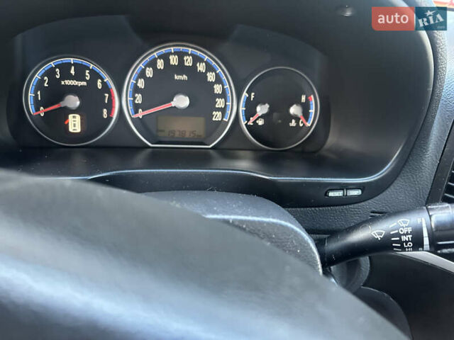 Серый Хендай Санта Фе, объемом двигателя 2.7 л и пробегом 198 тыс. км за 10800 $, фото 6 на Automoto.ua