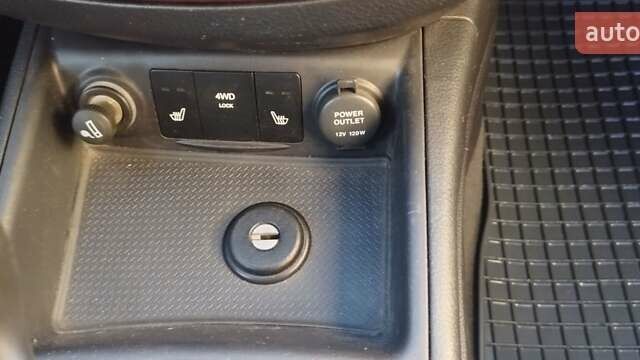 Сірий Хендай Санта Фе, об'ємом двигуна 2.19 л та пробігом 209 тис. км за 9000 $, фото 10 на Automoto.ua