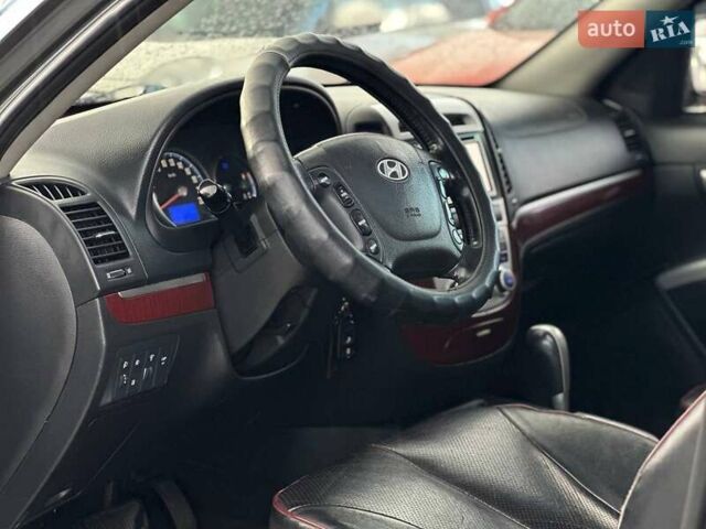 Серый Хендай Санта Фе, объемом двигателя 2.19 л и пробегом 225 тыс. км за 8990 $, фото 10 на Automoto.ua