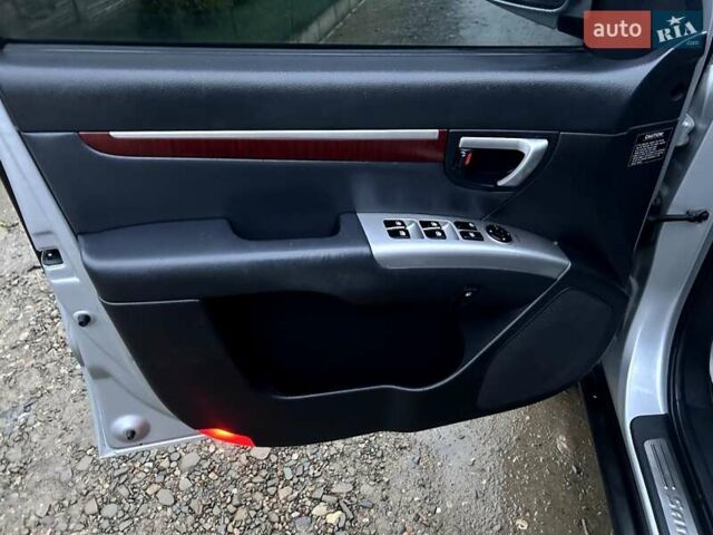 Сірий Хендай Санта Фе, об'ємом двигуна 2.2 л та пробігом 225 тис. км за 8850 $, фото 33 на Automoto.ua