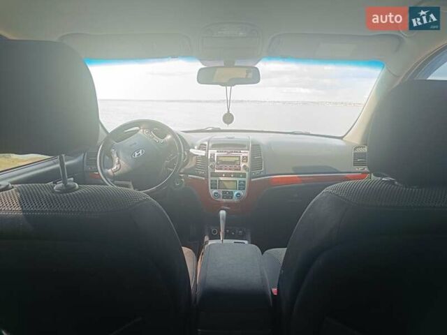 Серый Хендай Санта Фе, объемом двигателя 2.19 л и пробегом 194 тыс. км за 8500 $, фото 3 на Automoto.ua