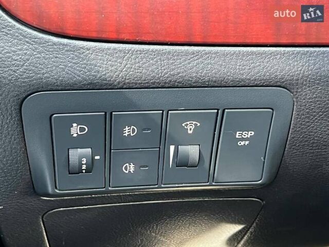 Серый Хендай Санта Фе, объемом двигателя 2.19 л и пробегом 344 тыс. км за 8990 $, фото 25 на Automoto.ua