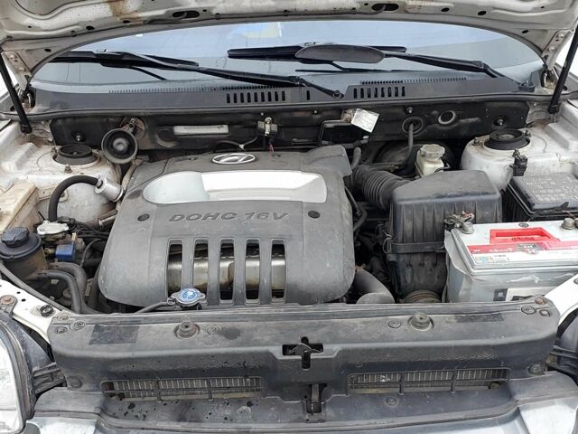 Серый Хендай Санта Фе, объемом двигателя 2 л и пробегом 200 тыс. км за 7650 $, фото 12 на Automoto.ua