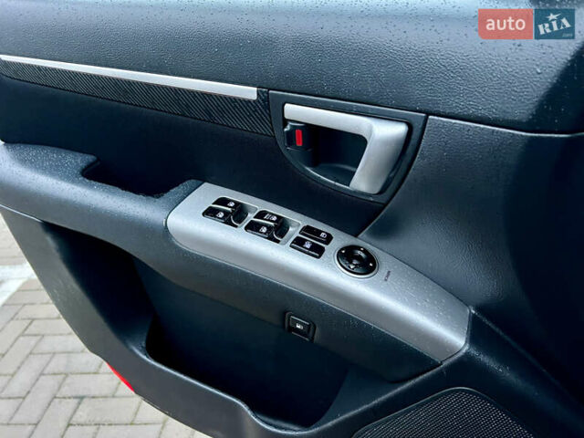 Серый Хендай Санта Фе, объемом двигателя 2.19 л и пробегом 260 тыс. км за 8950 $, фото 27 на Automoto.ua