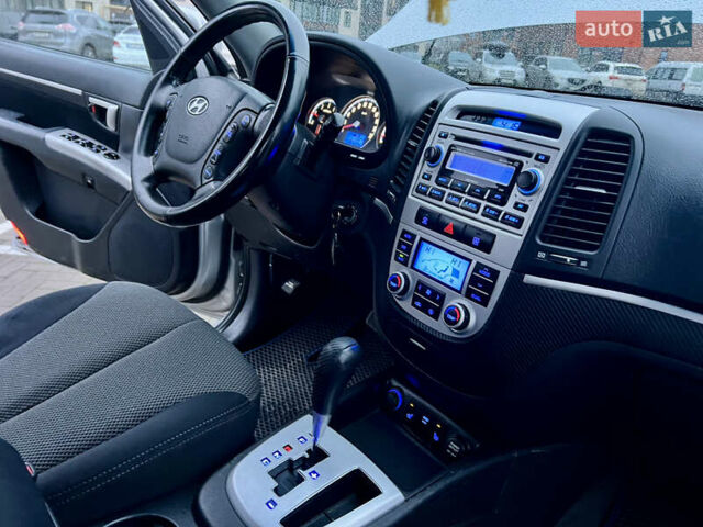Серый Хендай Санта Фе, объемом двигателя 2.19 л и пробегом 260 тыс. км за 8950 $, фото 52 на Automoto.ua