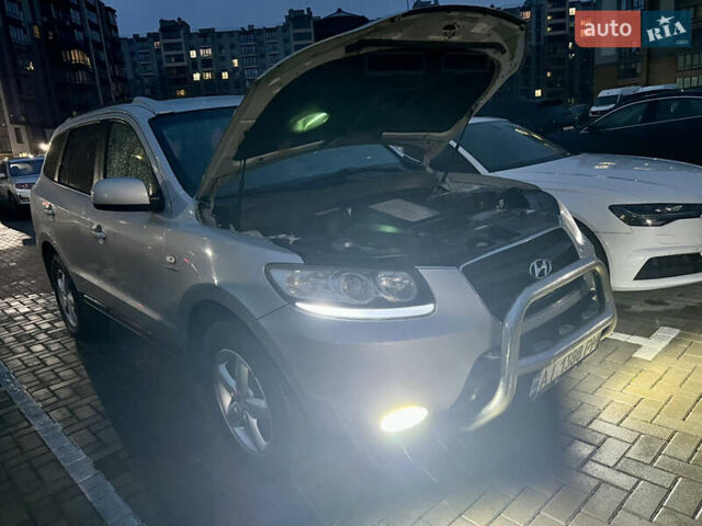 Серый Хендай Санта Фе, объемом двигателя 2.19 л и пробегом 260 тыс. км за 8950 $, фото 62 на Automoto.ua