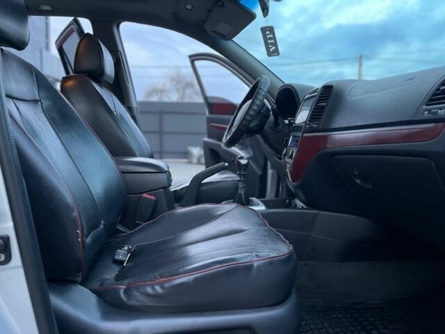 Серый Хендай Санта Фе, объемом двигателя 2.2 л и пробегом 337 тыс. км за 9300 $, фото 18 на Automoto.ua