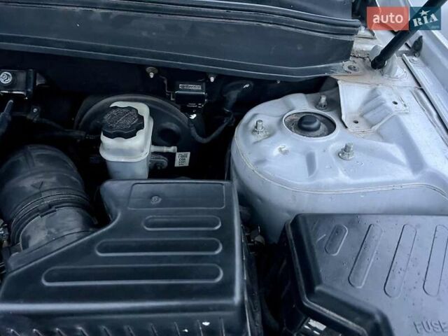 Сірий Хендай Санта Фе, об'ємом двигуна 2.19 л та пробігом 290 тис. км за 8600 $, фото 24 на Automoto.ua