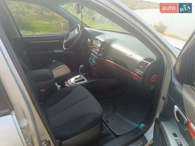 Серый Хендай Санта Фе, объемом двигателя 2.19 л и пробегом 194 тыс. км за 8500 $, фото 2 на Automoto.ua