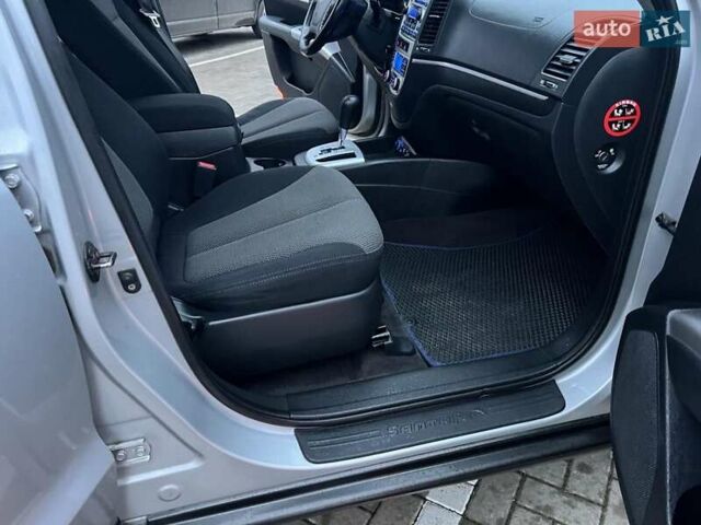 Сірий Хендай Санта Фе, об'ємом двигуна 2.19 л та пробігом 290 тис. км за 8600 $, фото 22 на Automoto.ua