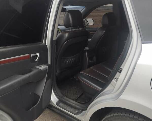 Серый Хендай Санта Фе, объемом двигателя 2.2 л и пробегом 297 тыс. км за 9299 $, фото 20 на Automoto.ua