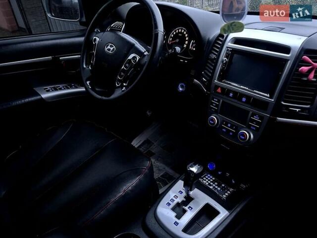 Сірий Хендай Санта Фе, об'ємом двигуна 2.2 л та пробігом 225 тис. км за 8850 $, фото 29 на Automoto.ua