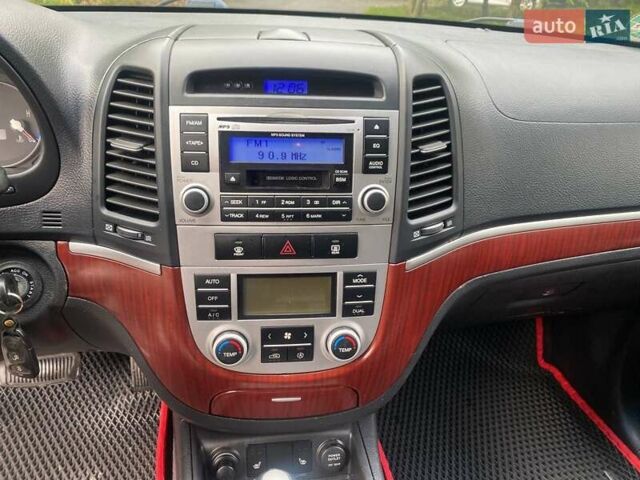 Серый Хендай Санта Фе, объемом двигателя 2.2 л и пробегом 182 тыс. км за 9450 $, фото 33 на Automoto.ua