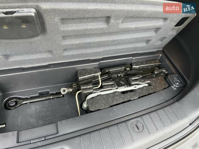Сірий Хендай Санта Фе, об'ємом двигуна 2.19 л та пробігом 189 тис. км за 7950 $, фото 30 на Automoto.ua