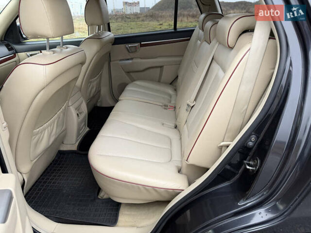 Серый Хендай Санта Фе, объемом двигателя 2.2 л и пробегом 232 тыс. км за 10555 $, фото 61 на Automoto.ua