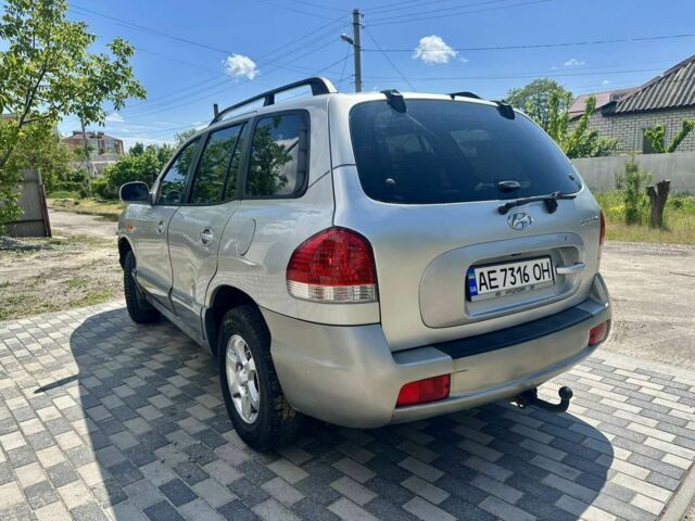 Серый Хендай Санта Фе, объемом двигателя 2 л и пробегом 123 тыс. км за 6555 $, фото 6 на Automoto.ua