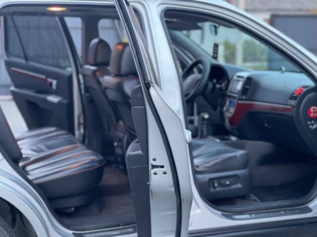 Серый Хендай Санта Фе, объемом двигателя 2.2 л и пробегом 337 тыс. км за 9300 $, фото 10 на Automoto.ua