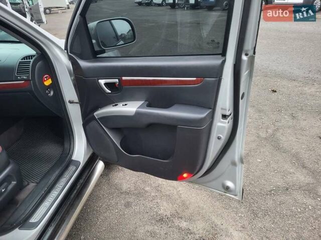 Сірий Хендай Санта Фе, об'ємом двигуна 2.2 л та пробігом 283 тис. км за 9300 $, фото 43 на Automoto.ua