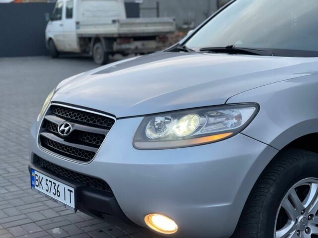 Серый Хендай Санта Фе, объемом двигателя 2.2 л и пробегом 337 тыс. км за 9300 $, фото 1 на Automoto.ua