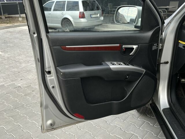Серый Хендай Санта Фе, объемом двигателя 2.2 л и пробегом 270 тыс. км за 4800 $, фото 11 на Automoto.ua