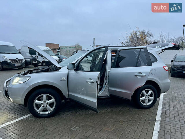 Серый Хендай Санта Фе, объемом двигателя 2.19 л и пробегом 260 тыс. км за 8950 $, фото 12 на Automoto.ua