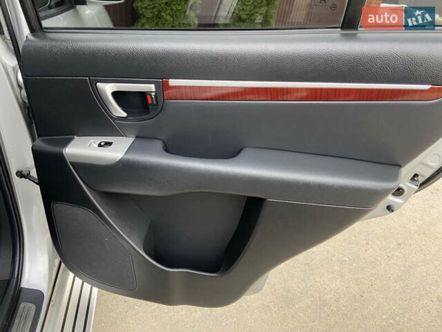 Сірий Хендай Санта Фе, об'ємом двигуна 2.19 л та пробігом 189 тис. км за 7950 $, фото 51 на Automoto.ua