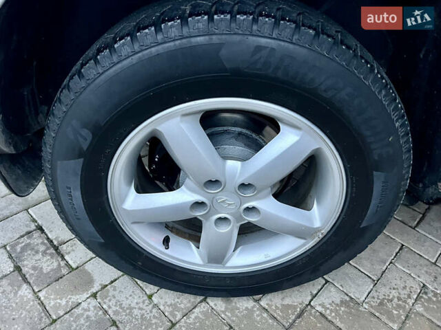 Серый Хендай Санта Фе, объемом двигателя 2.19 л и пробегом 260 тыс. км за 8950 $, фото 55 на Automoto.ua