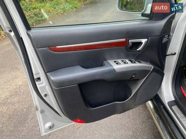 Серый Хендай Санта Фе, объемом двигателя 2.2 л и пробегом 182 тыс. км за 9450 $, фото 32 на Automoto.ua