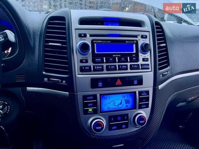 Сірий Хендай Санта Фе, об'ємом двигуна 2.19 л та пробігом 290 тис. км за 8600 $, фото 11 на Automoto.ua