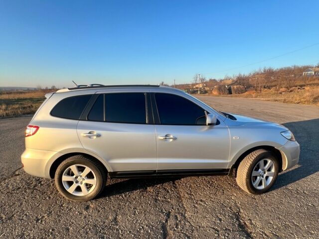 Серый Хендай Санта Фе, объемом двигателя 2.7 л и пробегом 210 тыс. км за 7800 $, фото 1 на Automoto.ua