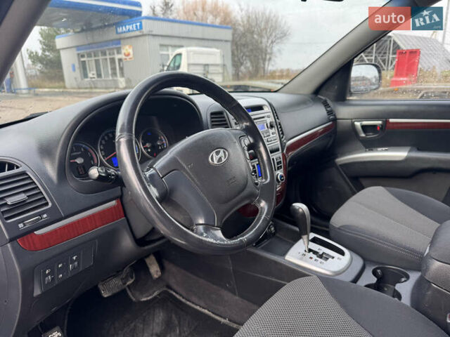 Серый Хендай Санта Фе, объемом двигателя 2.2 л и пробегом 260 тыс. км за 8700 $, фото 12 на Automoto.ua