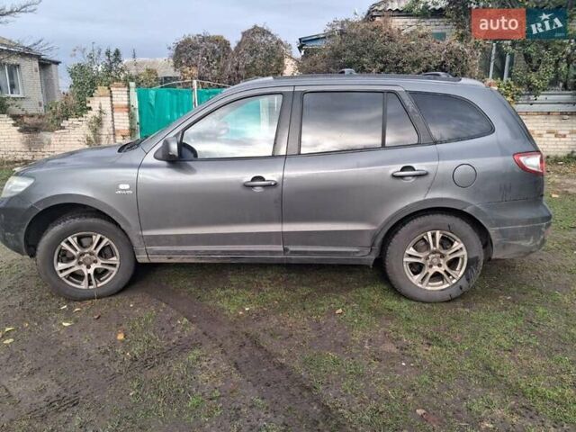 Серый Хендай Санта Фе, объемом двигателя 2.2 л и пробегом 297 тыс. км за 5000 $, фото 4 на Automoto.ua