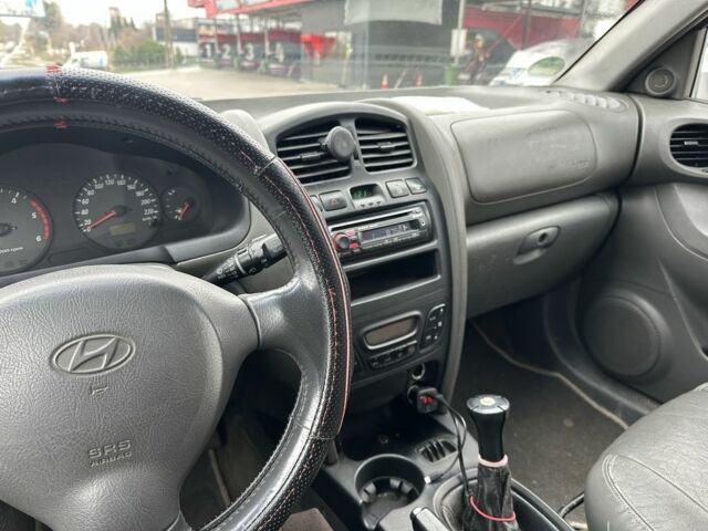 Сірий Хендай Санта Фе, об'ємом двигуна 2 л та пробігом 235 тис. км за 4000 $, фото 8 на Automoto.ua