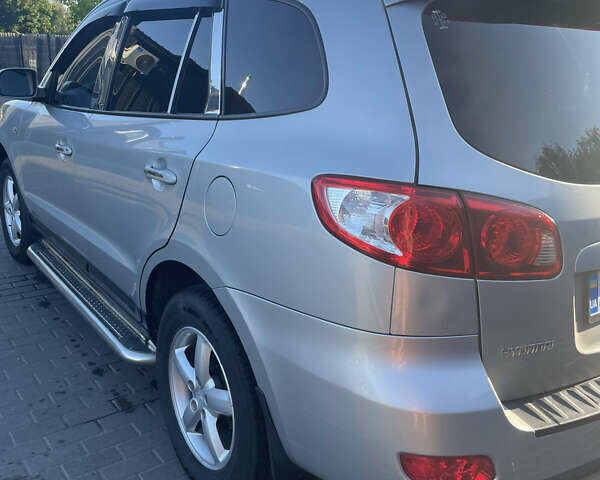 Серый Хендай Санта Фе, объемом двигателя 2.19 л и пробегом 280 тыс. км за 9000 $, фото 6 на Automoto.ua