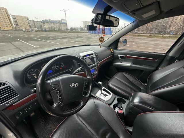 Серый Хендай Санта Фе, объемом двигателя 2.2 л и пробегом 326 тыс. км за 8800 $, фото 7 на Automoto.ua