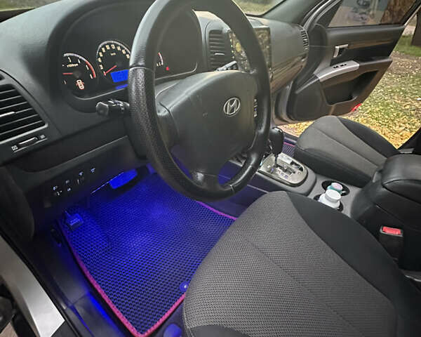 Серый Хендай Санта Фе, объемом двигателя 2.2 л и пробегом 340 тыс. км за 8300 $, фото 17 на Automoto.ua