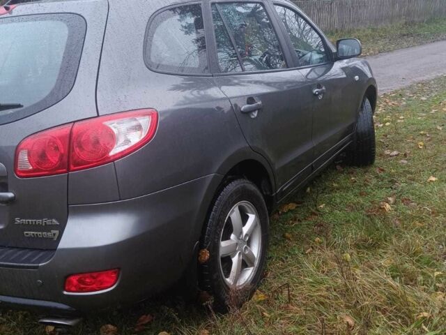 Серый Хендай Санта Фе, объемом двигателя 2.2 л и пробегом 261 тыс. км за 4500 $, фото 1 на Automoto.ua