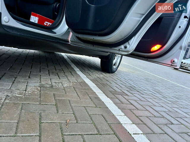 Серый Хендай Санта Фе, объемом двигателя 2.19 л и пробегом 260 тыс. км за 8950 $, фото 46 на Automoto.ua