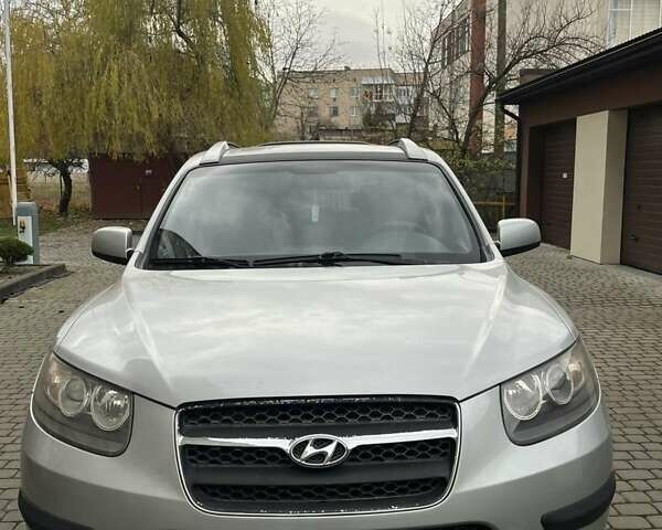 Серый Хендай Санта Фе, объемом двигателя 2.19 л и пробегом 285 тыс. км за 8700 $, фото 2 на Automoto.ua