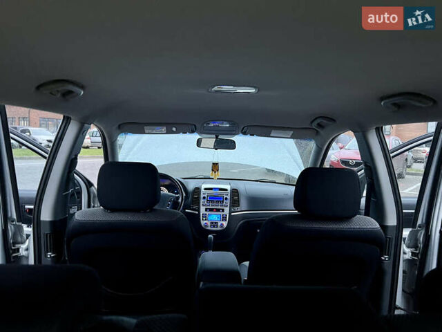 Серый Хендай Санта Фе, объемом двигателя 2.19 л и пробегом 260 тыс. км за 8950 $, фото 40 на Automoto.ua