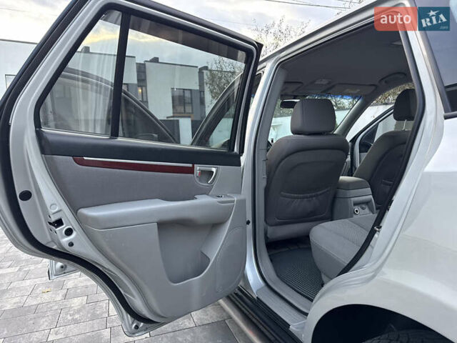 Сірий Хендай Санта Фе, об'ємом двигуна 2.7 л та пробігом 167 тис. км за 7850 $, фото 21 на Automoto.ua