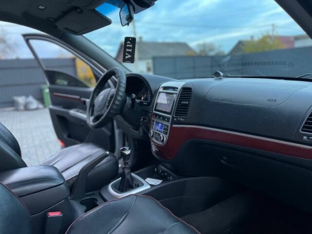 Серый Хендай Санта Фе, объемом двигателя 2.2 л и пробегом 337 тыс. км за 9300 $, фото 16 на Automoto.ua