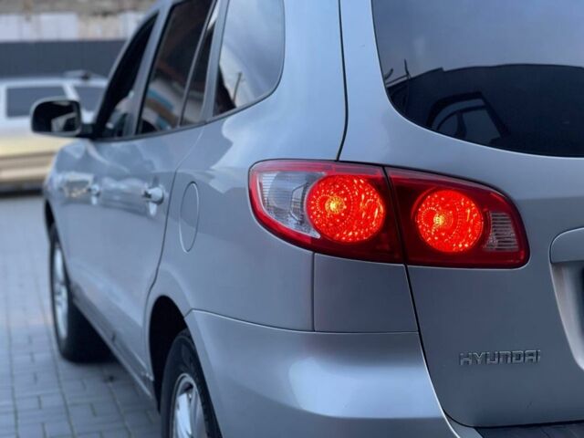 Серый Хендай Санта Фе, объемом двигателя 2.2 л и пробегом 337 тыс. км за 9300 $, фото 7 на Automoto.ua